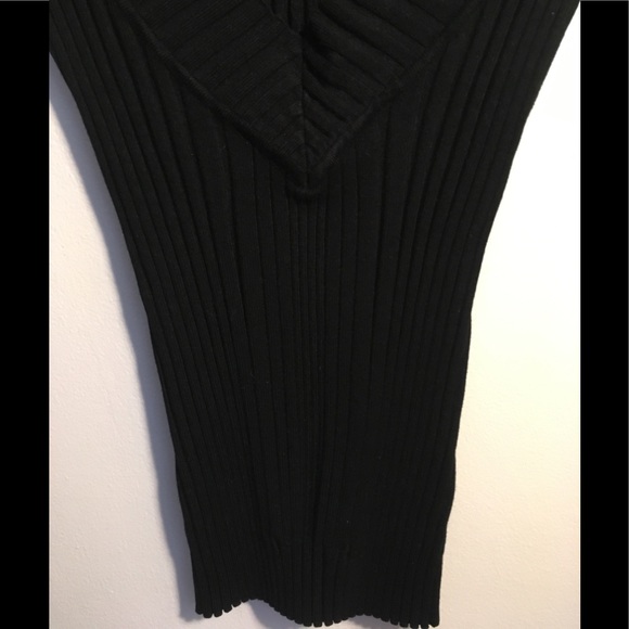 Deep V-neck black sweater - Picture 3 of 7